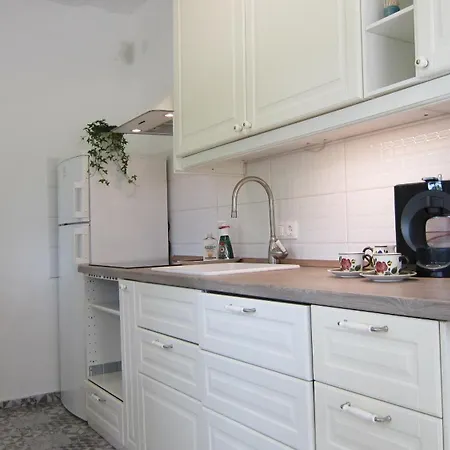 Gara Private Escape With Modern Comfort And Spacious Covered Terrace 度假居 *